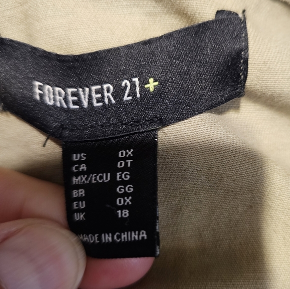 Forever 21+ Sz OX Camo Crop Jacket - Picture 3 of 8